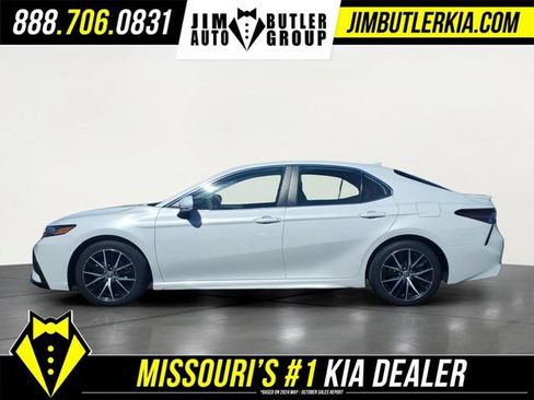 Used 2023 Toyota Camry SE FWD image 5