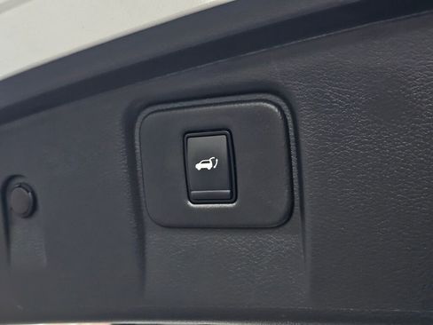 Used 2019 Nissan Murano SV image 17