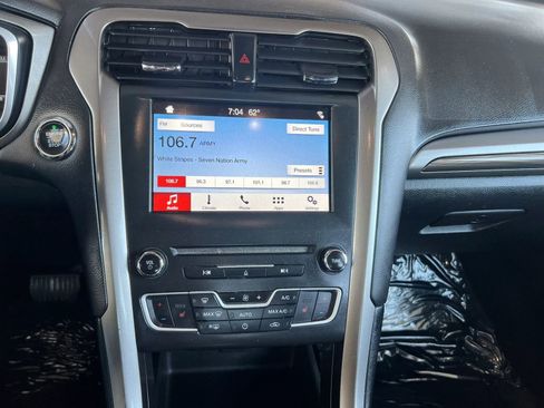 Used 2018 Ford Fusion SE w/ Equipment Group 602A FWD image 18