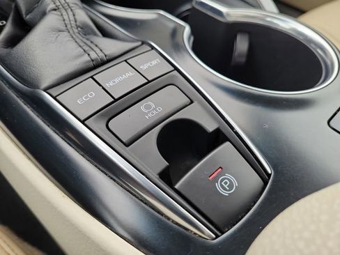 Used 2018 Toyota Camry XLE image 30