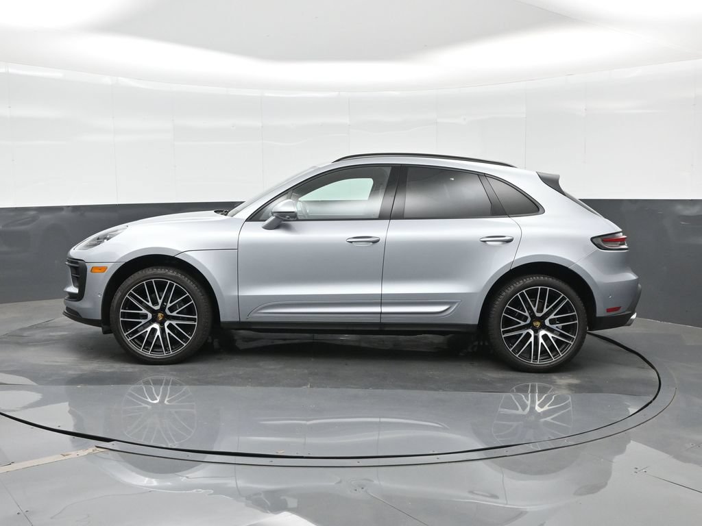 Certified 2024 Porsche Macan AWD/4WD image 2