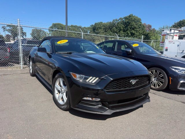 Used 2015 Ford Mustang Convertible RWD image 3