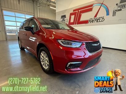 New 2026 Chrysler Pacifica Select