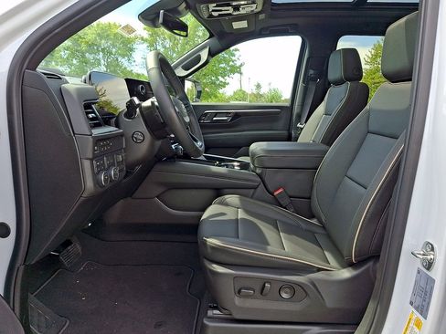 New 2026 Chevrolet Suburban Premier w/ Sun And Tow Package AWD/4WD image 10