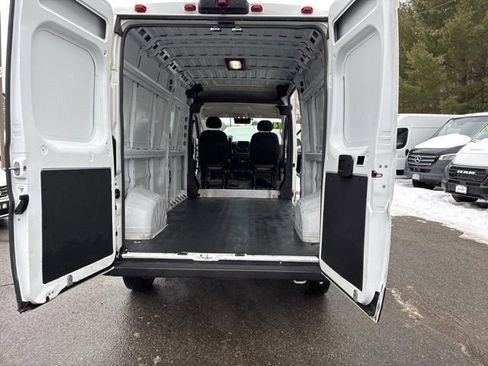 Used 2024 RAM ProMaster 2500 w/ Convenience Group image 15