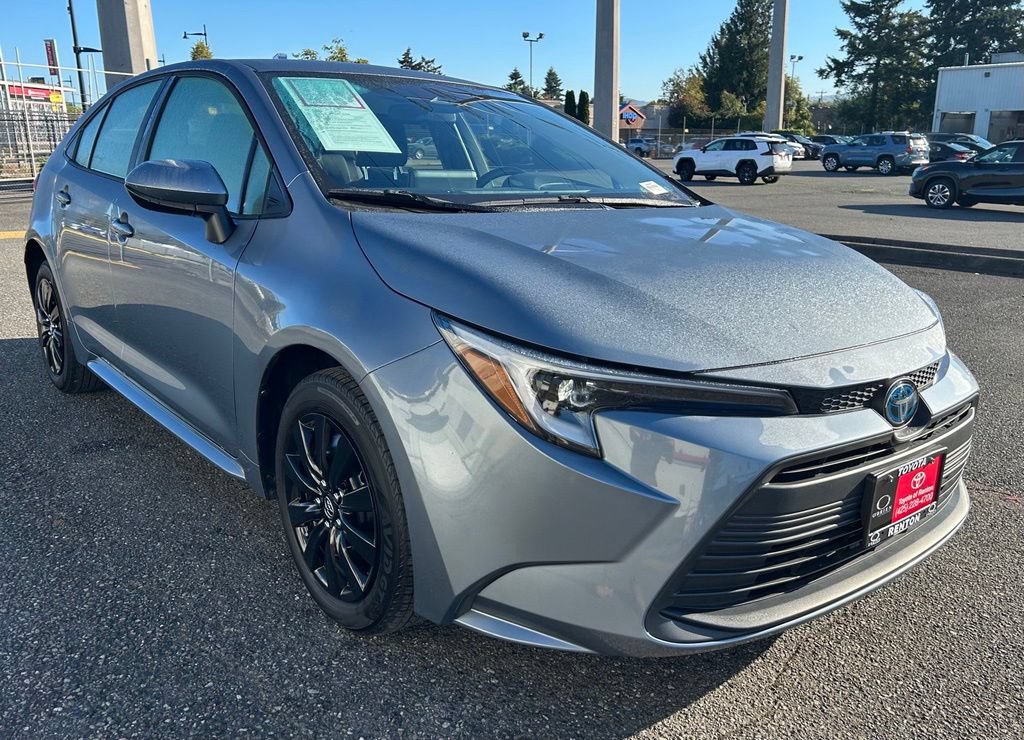 Certified 2025 Toyota Corolla LE FWD image 3