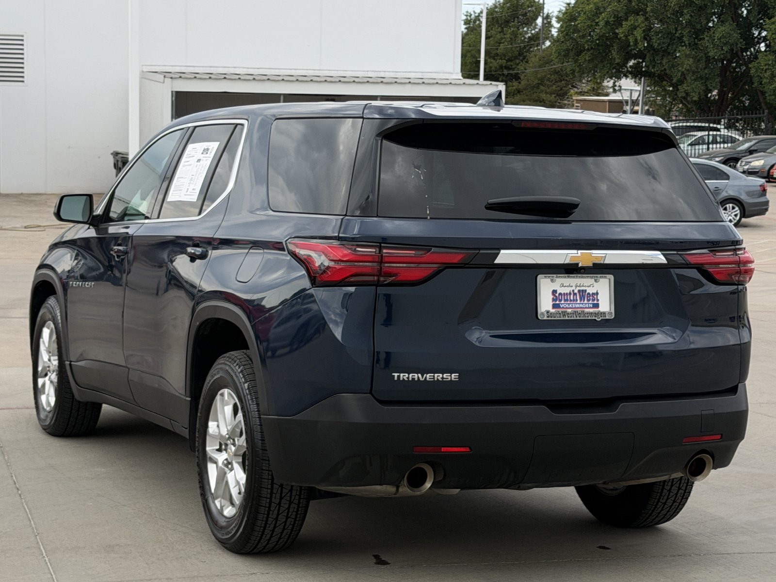 Used 2022 Chevrolet Traverse LS FWD image 6