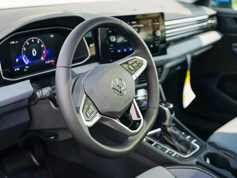 New 2025 Volkswagen Jetta SE image 9