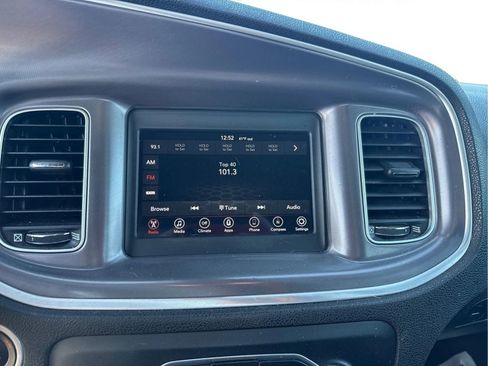 Used 2019 Dodge Charger SXT image 11