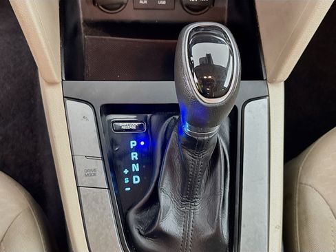 Used 2020 Hyundai Elantra SEL FWD image 19