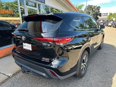 Used 2021 Toyota Highlander XLE AWD/4WD image 7