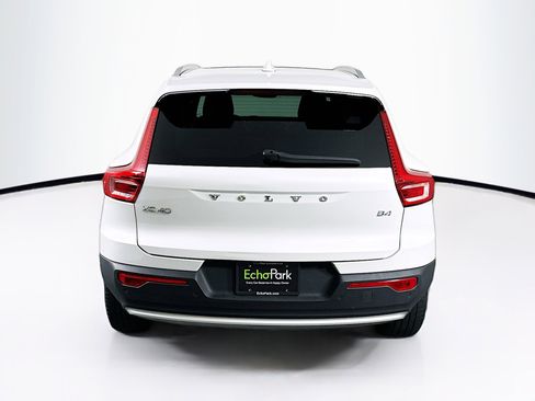 Used 2023 Volvo XC40 B4 Plus w/ Driver Assist Package FWD image 7