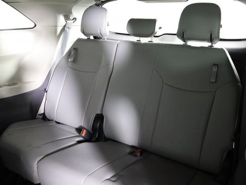 Used 2023 Toyota Sienna XLE image 31