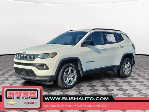Used 2024 Jeep Compass Latitude AWD/4WD image 2