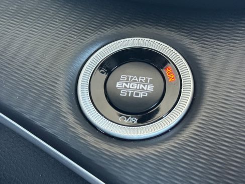 Used 2025 Jeep Grand Cherokee L Laredo image 23