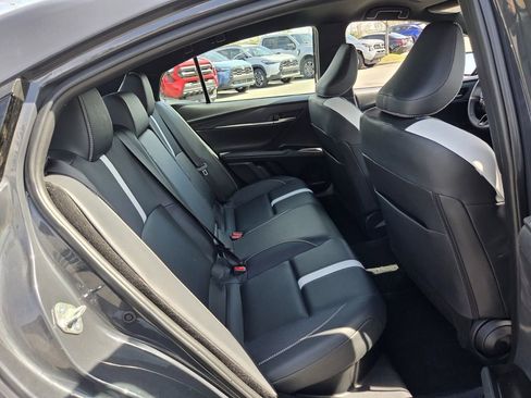 Used 2025 Toyota Camry SE image 12