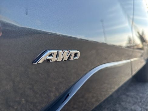 Used 2022 Toyota RAV4 SE w/ Convenience Package image 11