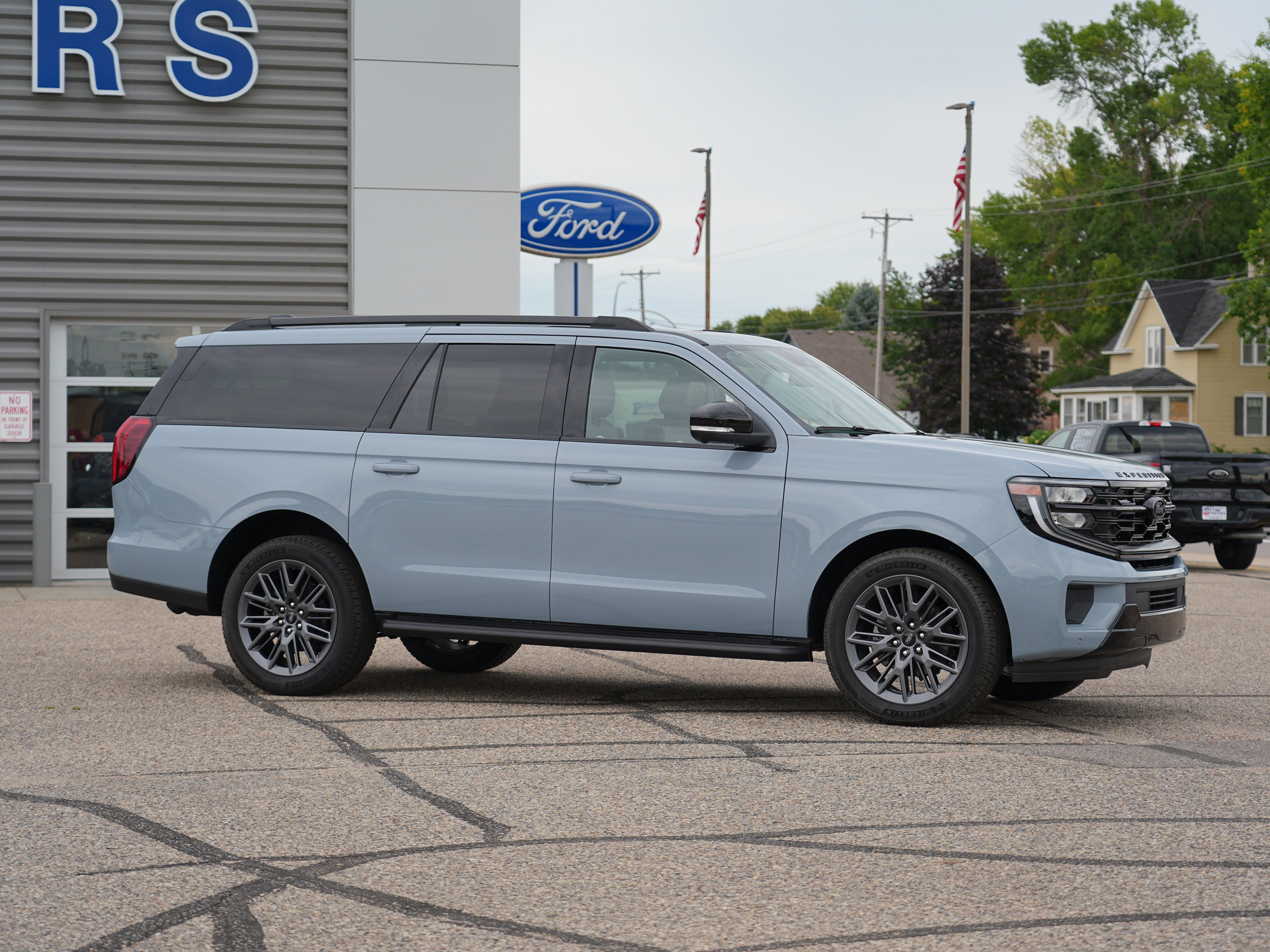 New 2026 Ford Expedition Max Platinum w/ Stealth Appearance Package AWD/4WD image 2