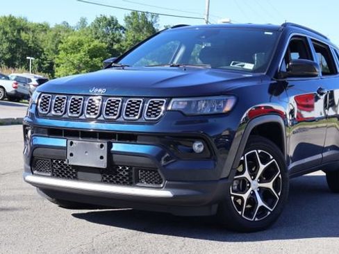 Used 2024 Jeep Compass Limited AWD/4WD image 2