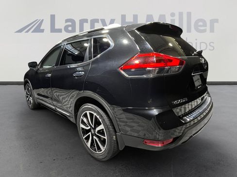 Used 2018 Nissan Rogue SL w/ Premium Package image 3