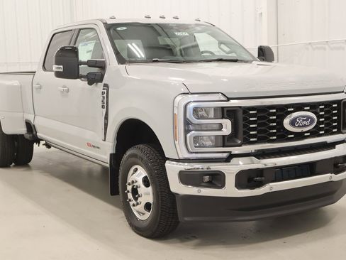 New 2025 Ford F350 Lariat w/ Lariat Ultimate Package image 2