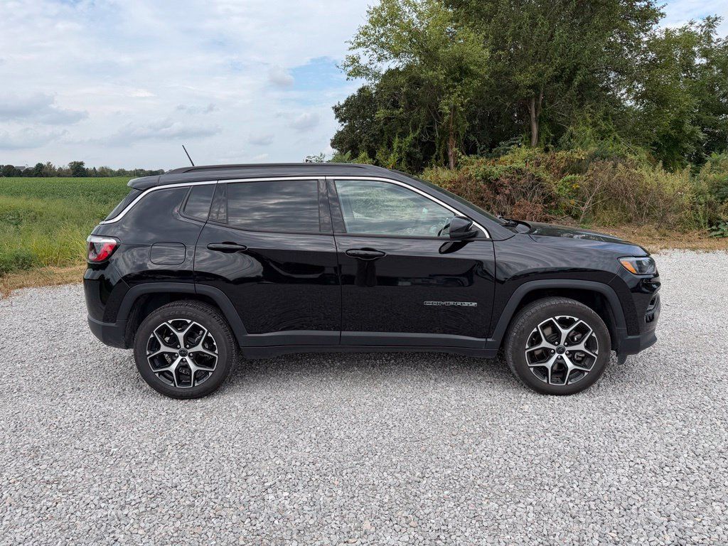 Used 2025 Jeep Compass Limited AWD/4WD image 18