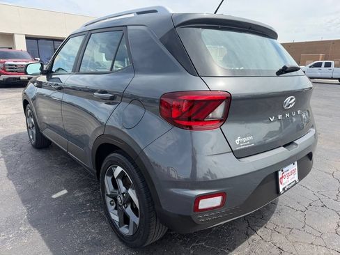 Used 2024 Hyundai Venue SEL FWD image 13