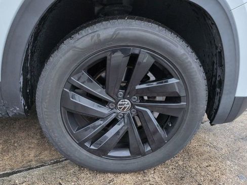 Used 2022 Volkswagen Atlas Cross Sport SE w/ Black Wheel Package image 11
