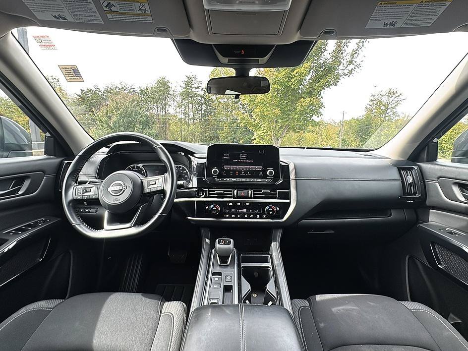 Certified 2025 Nissan Pathfinder SV FWD image 28