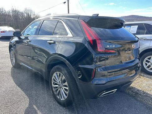 Used 2024 Cadillac XT4 Premium Luxury image 5
