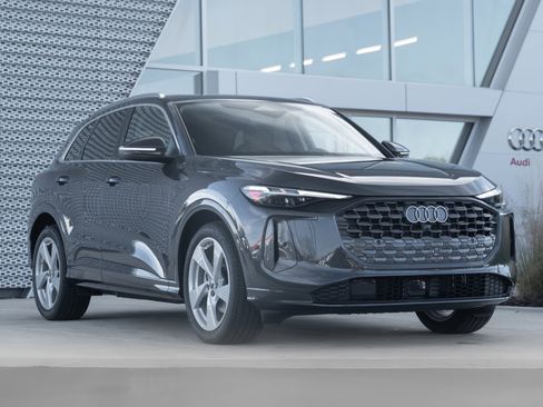 New 2025 Audi Q5 Prestige image 1
