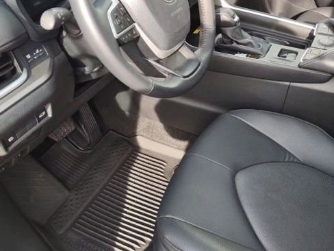 Used 2025 Toyota Grand Highlander AWD image 11