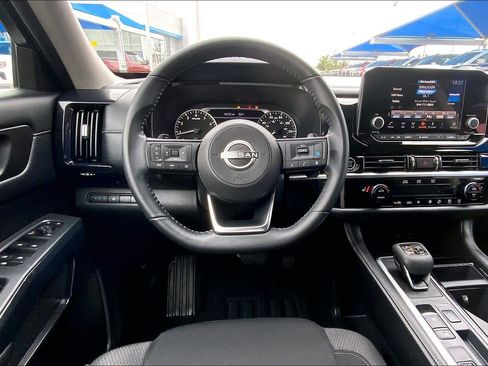 Used 2024 Nissan Pathfinder SV FWD image 6