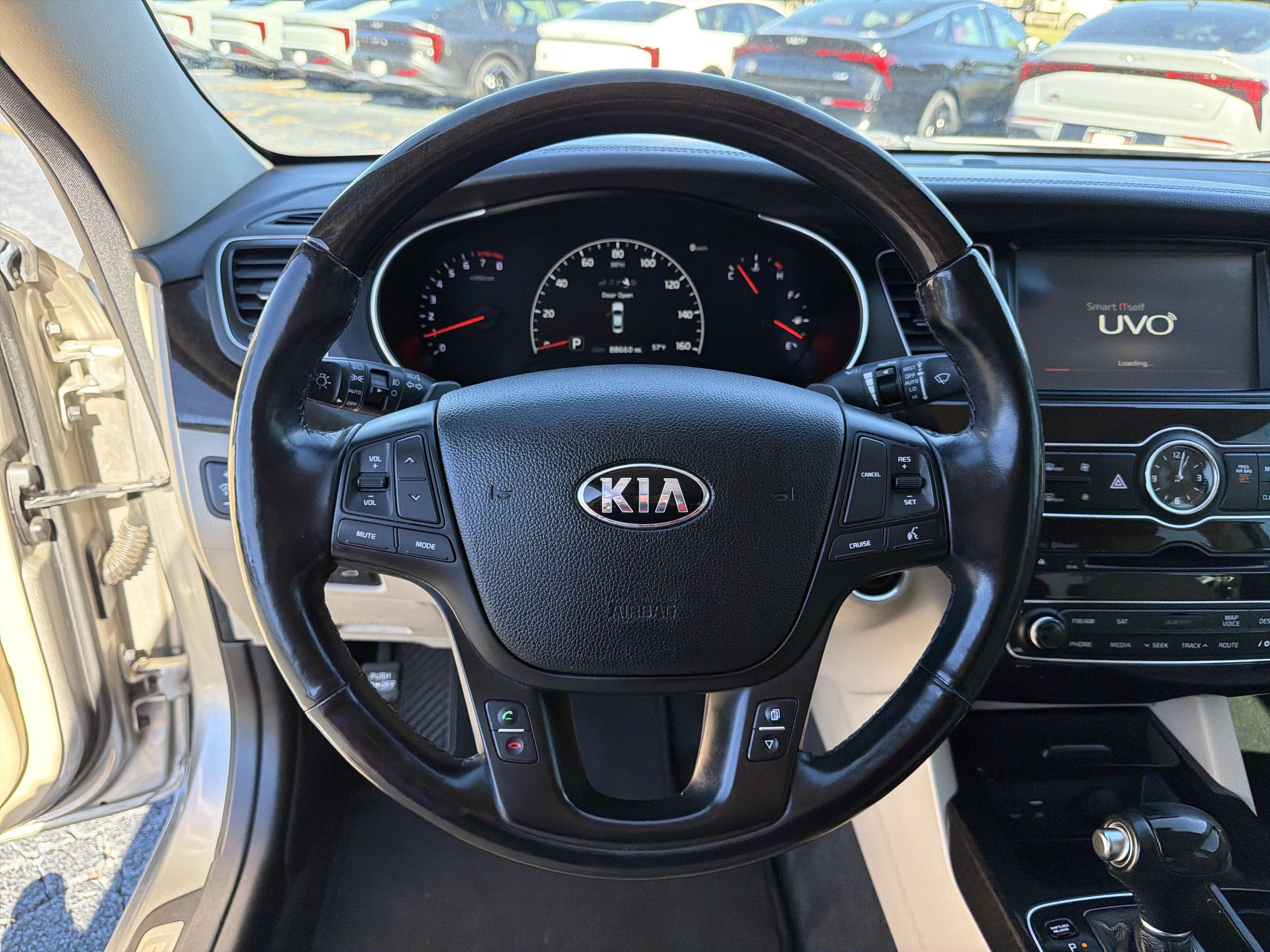 Used 2015 Kia Cadenza Premium w/ Luxury Package FWD image 19