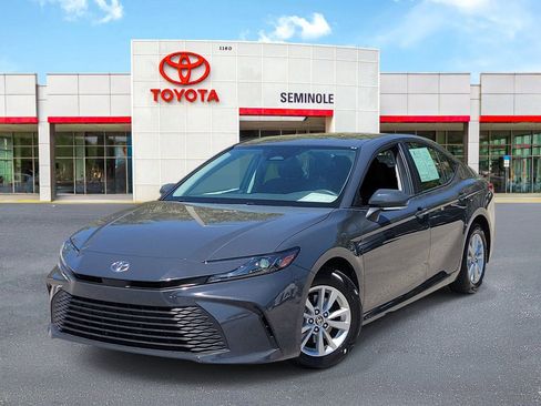 Used 2025 Toyota Camry LE image 1