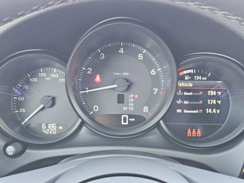 Certified 2025 Porsche Macan image 17