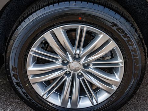 New 2025 Mitsubishi Outlander ES image 10