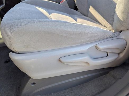 Used 2016 Toyota Sienna L image 23