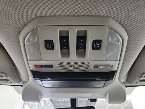 Used 2021 Subaru Ascent Touring AWD/4WD image 32