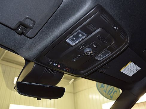 Used 2024 GMC Yukon XL Denali w/ Advanced Technology Package image 26