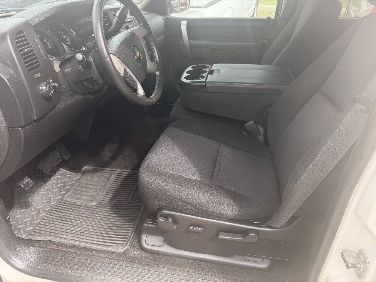 Used 2011 Chevrolet Silverado 1500 LT w/ All-Star Edition AWD/4WD image 9