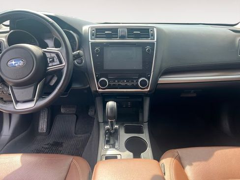 Used 2018 Subaru Outback 2.5i Touring w/ Popular Package #3 AWD/4WD image 10