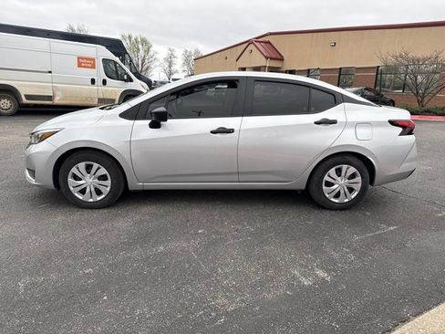Used 2025 Nissan Versa S image 3
