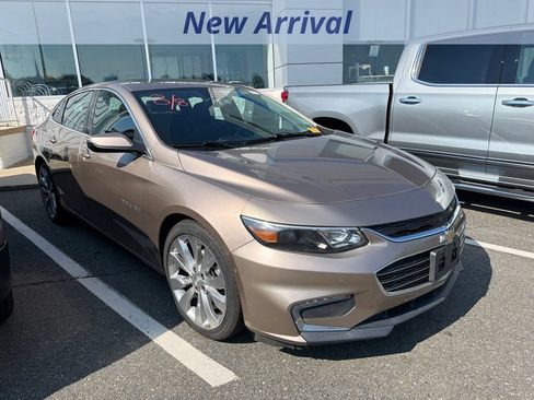 Used 2018 Chevrolet Malibu Premier w/ Premier Sun and Wheel Package FWD image 2