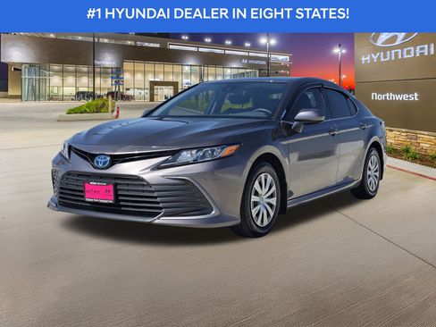 Used 2023 Toyota Camry LE image 2