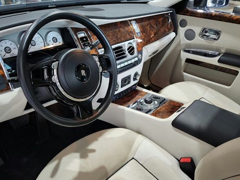 Used 2013 Rolls-Royce Ghost RWD image 26