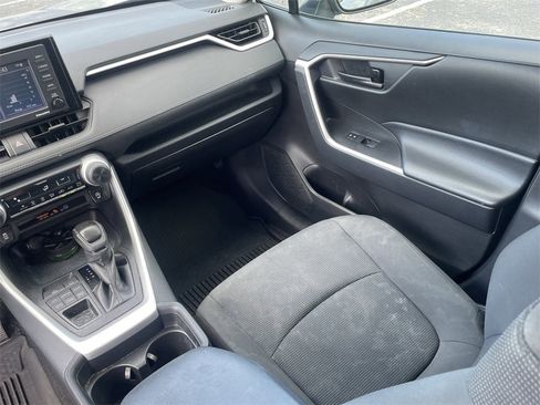 Used 2021 Toyota RAV4 LE image 26