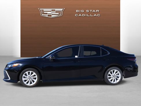 Used 2022 Toyota Camry LE image 2