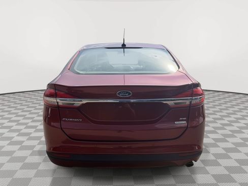 Used 2017 Ford Fusion SE w/ Fusion SE Technology Package FWD image 4