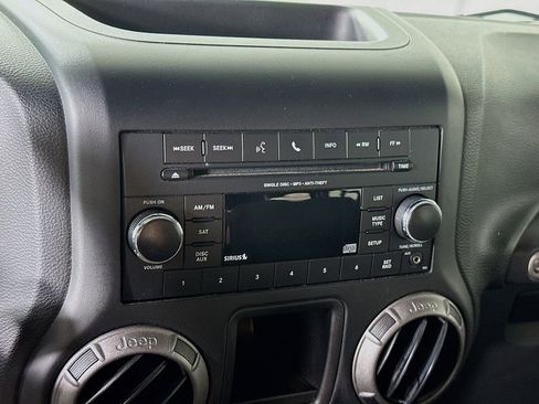 Used 2018 Jeep Wrangler Unlimited Sport w/ Connectivity Group AWD/4WD image 6